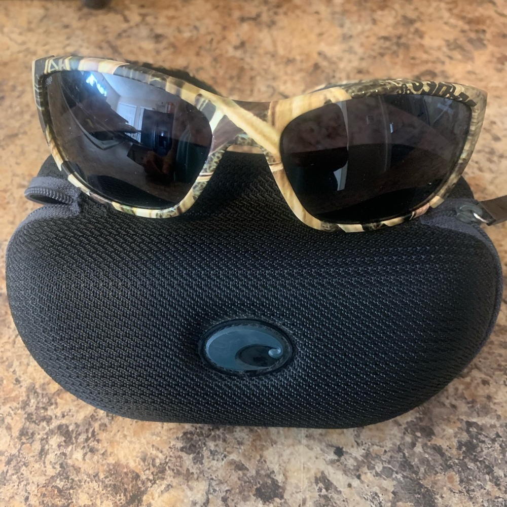 Costa Del Mar Sunglasses Fisch Mossy Oak ( Out of Stock Everywhere)